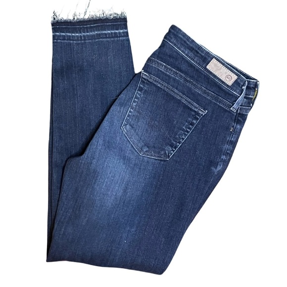 AG Stevie Capri Mid Rise Slim Straight Released Hem Slits Med Blue Denim Size 29 - Picture 5 of 13